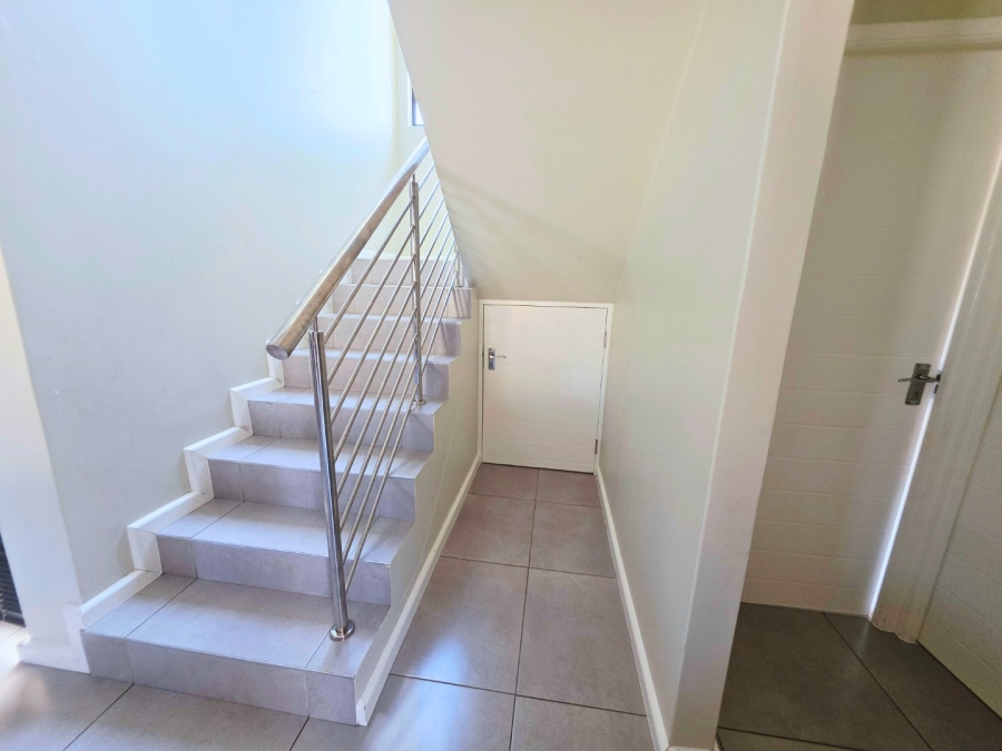 5 Bedroom Property for Sale in Sandown Western Cape